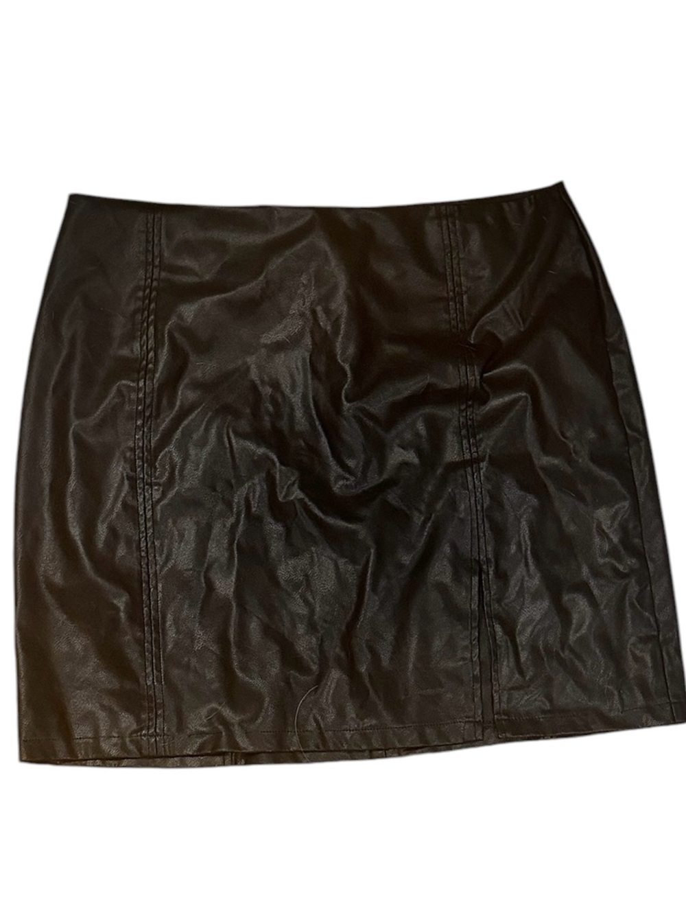 Mangopop✨Faux-Leather Mini Skirt✨Panel Seams & Slit✨On Trend & Brand New✨